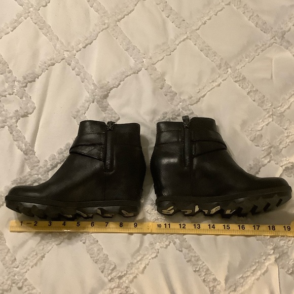 Sorel Black Ankle Boots with Buckle Detail - Picture 6 of 9